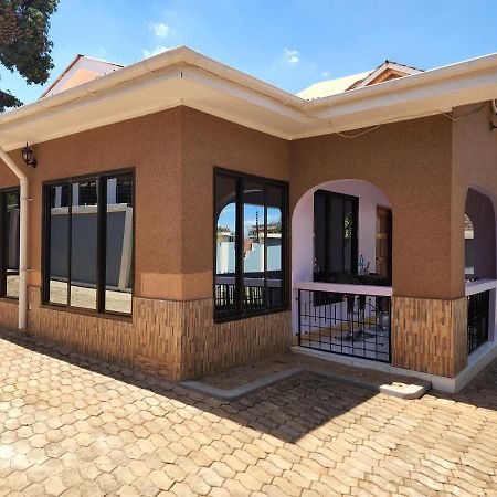 Abby'S Homestay Moshi Exterior photo